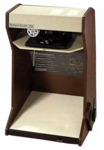 Hand-crank microfilm reader